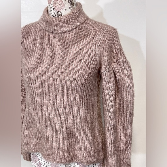 🛍️ROMEO & JULIET COUTURE Champagne beige knit sweater‎ size M - Picture 2 of 14